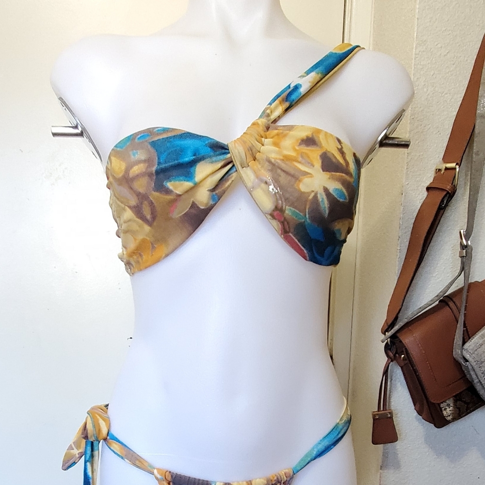 Beautiful bikini - Picture 5 of 5